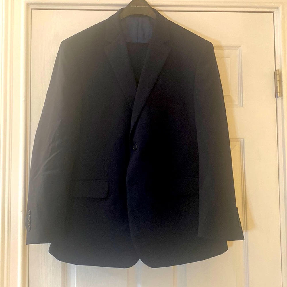 Men’s classic Navy 2 button suit